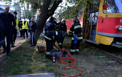 Авария в Одессе: трамвай наехал на подростка. Фото