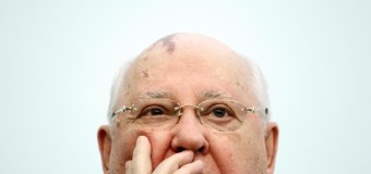 Горбачев пообещал не ездить в Украину