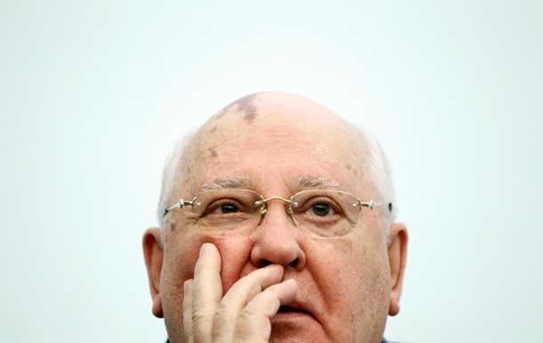Горбачев пообещал не ездить в Украину