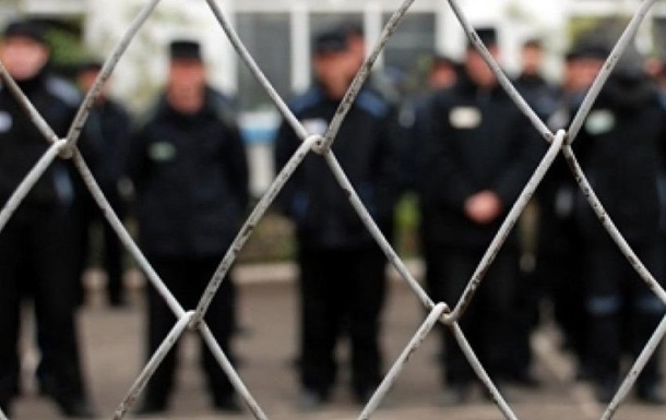 Киев заберет заключенных из Крыма