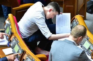 Надежда Савченко удивила странным поведением в Раде. Фото
