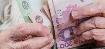Львовская пенсионерка получила пенсию сувенирными купюрами