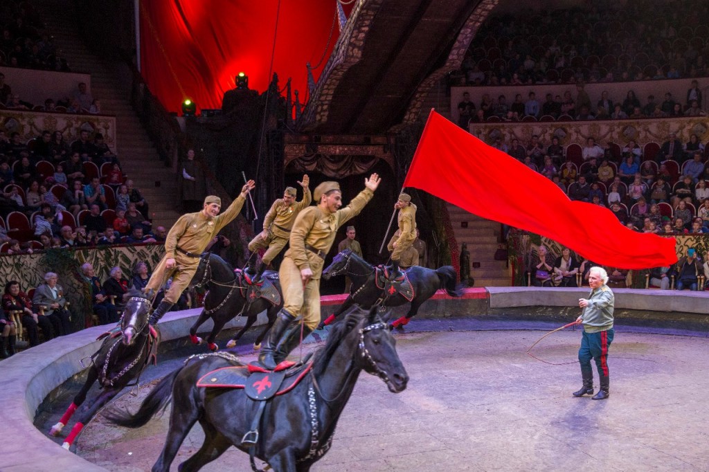 В сети высмеяли российский цирк «победы». Фото