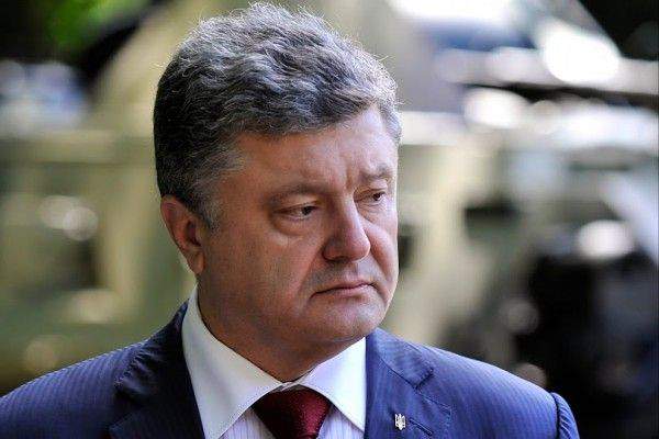 Порошенко подписал Закон о передаче Нацкомиссии по тарифам в управление Президента