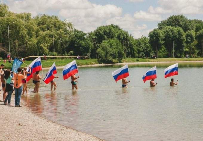 Глубокое «дно России» высмеяли в сети. Фото