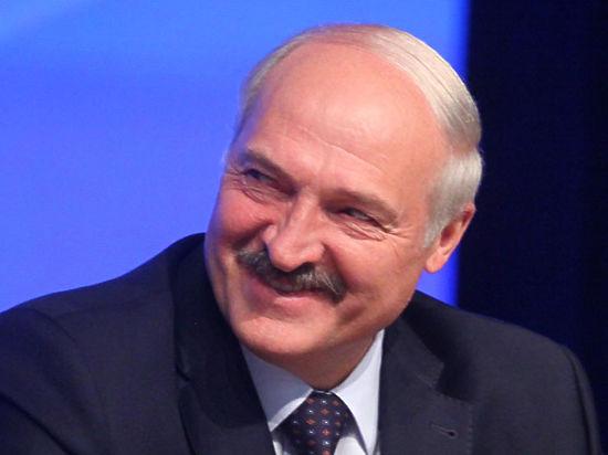 Раздеваться и работать: в Беларуси троллят Лукашенко. Видео