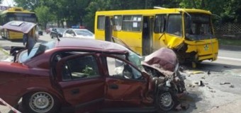 ДТП с маршруткой в Киеве : четверо госпитализированы. Фото