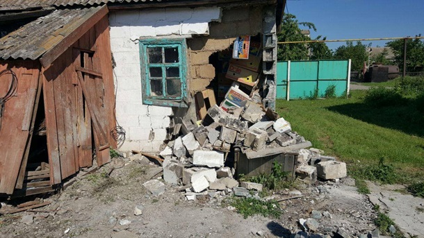 Обнародованы фото последствий обстрела Николаевки на Донбассе
