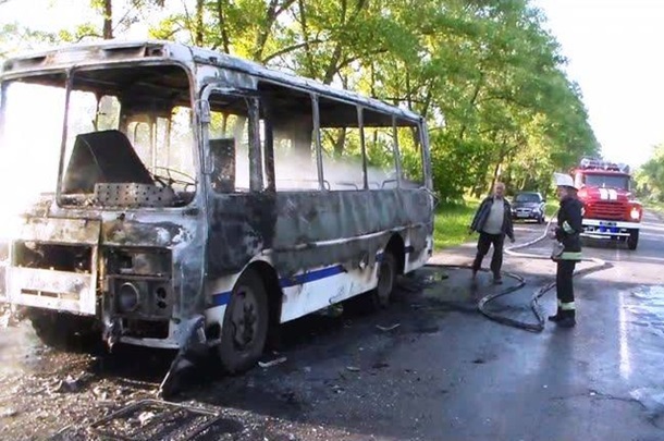 На Черкасчине на ходу загорелся пассажирский автобус. Видео