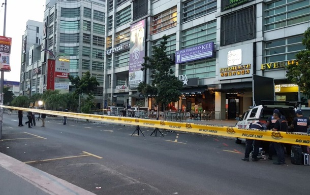 В Малайзии взорвали бар с болельщиками: ранены 8 человек