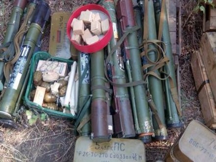 В Донецкой области нашли тайник с оружием