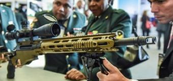 Гражданин России пытался вынести снайперские винтовки с оружейной выставки в Париже