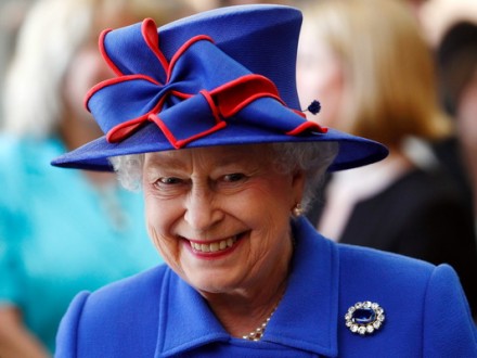 Елизавета II поблагодарила всех за поздравления с 90-летием в Twitter