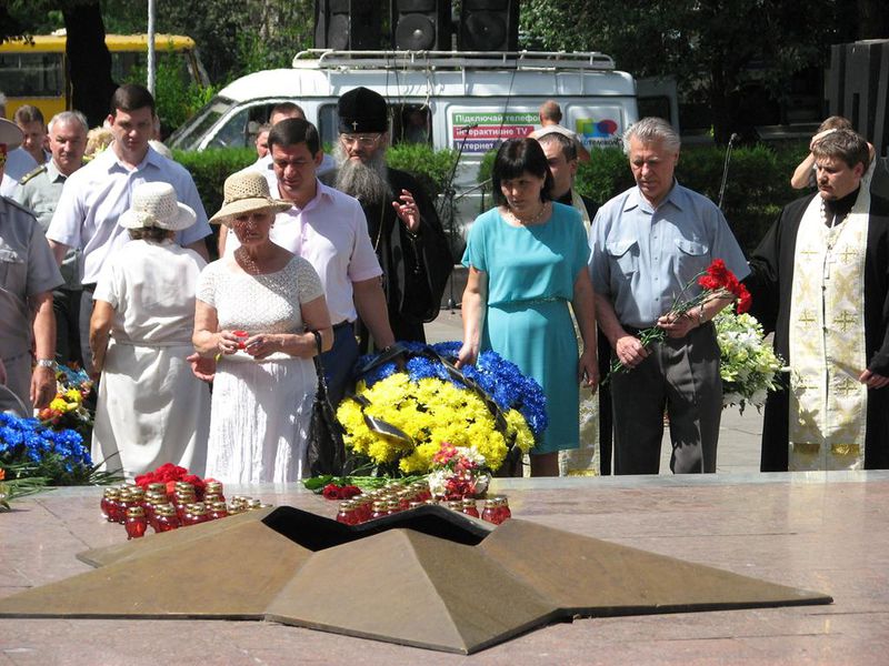 Запорожцы почтили память жертв войны. Фото
