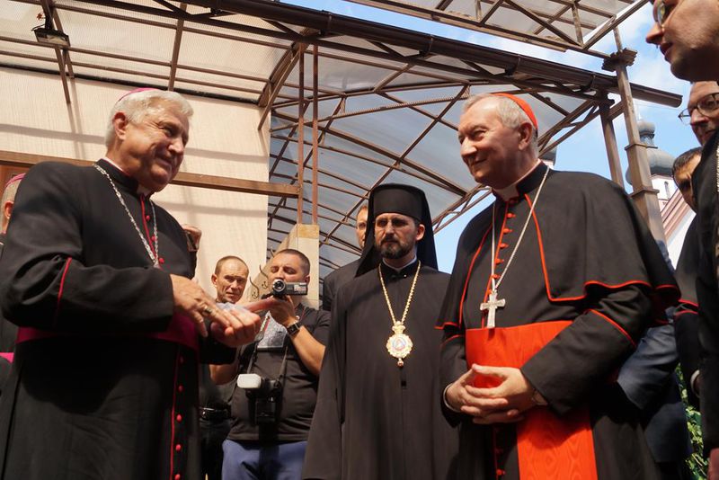 Госсекретарь Ватикана в Запорожье дал старт акции «Папа для Украины». Фото