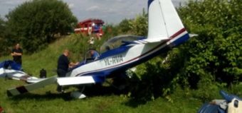 При аварийной посадке под Львовом у самолета оторвало правое крыло. Фото