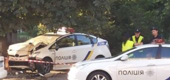 В Киеве автомобиль патрульных врезался в дерево