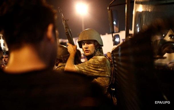 Госпереворот в Турции: погибли 42 полицейских, задержаны 1536 человек