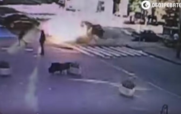 Обнародовано видео момента взрыва авто с Шереметом в центре Киева