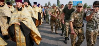 Украинцы вышли на протест против «крестного хода» МП. Фото