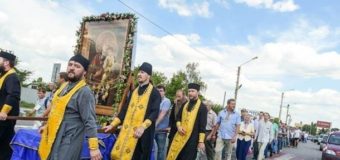 Участников крестного хода задержали за пропаганду «русского мира»