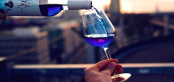 В Испании изобрели романтическое голубое вино