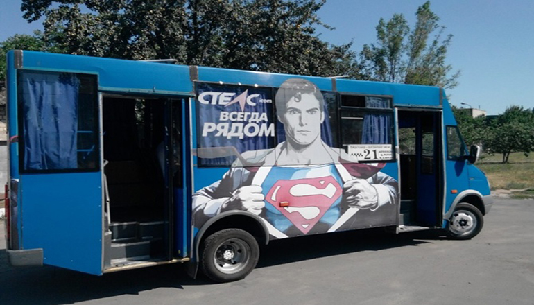 В Бердянске водитель автобуса учит пассажиров вежливости