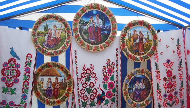 В Севастополе снесли палатки с украинскими сувенирами