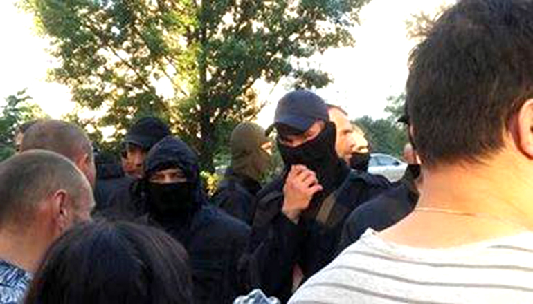Скандальная стройка в Киеве: местные жители столкнулись с «титушками»