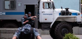 Вооруженные оккупанты проверяют все автобусы в Крыму