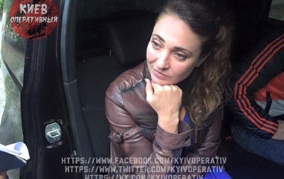 В Киеве поймали пьяную сотрудницу полиции, которая была за рулем. Видео