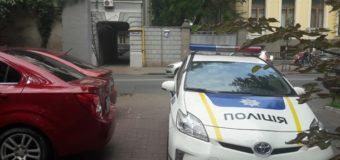 Киевлян возмутило, как девушка-коп припарковала полицейское авто. Фото