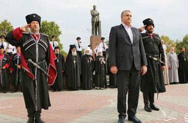 Нас обманули: крымчане митингуют против «новой жизни». Фото