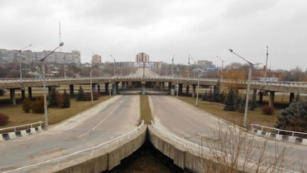 Луганск жалуется: сепаратисты бегут, а мы разгребаем
