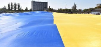 Крым — это Украина: Херсон вдохновил самым большим флагом. Фото