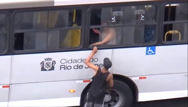 На заметку туристам: как работают жулики в Рио. Видео
