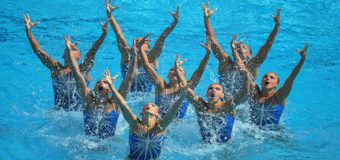 Российские синхронистки в Рио искупали тренера в бассейне