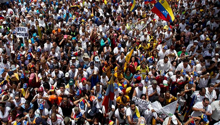 В Венесуэле граждане с кастрюлями освистали президента Мадуро