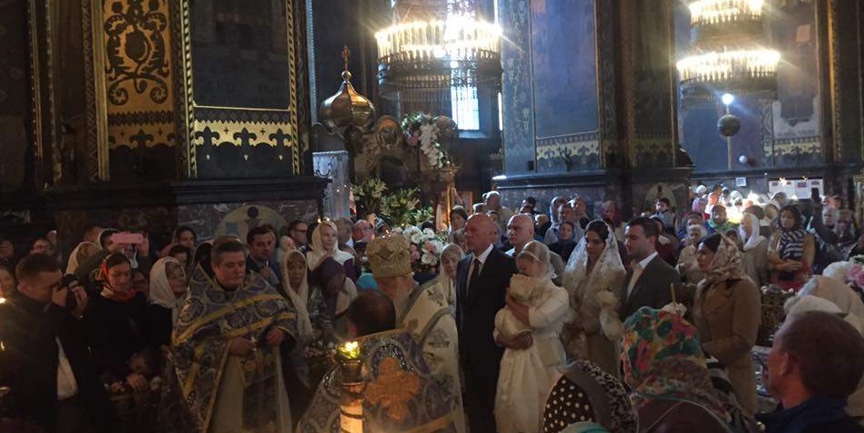 Тимошенко поделилась фото с крестин трехмесячной внучки
