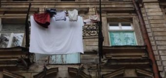 В Одессе пенсионерка рухнула вместе с балконом