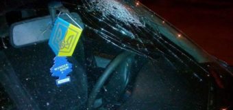 В Луцке пьяный военком после ДТП разбил головой стекло авто. Фото