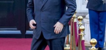 Эксперт по этикету возмущена мятыми костюмами Порошенко