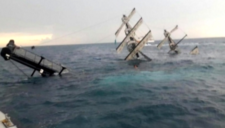 В сеть попали кадры с тонущим судном у берегов Турции. Видео
