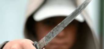 Скандал на Прикарпатье: ученик «подрезал» ножом учительницу