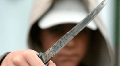 Скандал на Прикарпатье: ученик «подрезал» ножом учительницу
