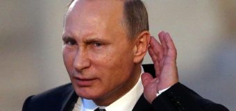 Путин спросил учителя, какая его зарплата, на что тот смущенно засмеялся. Видео