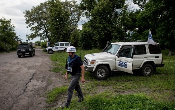 ДТП на Донбассе: женщину переехала военная машина