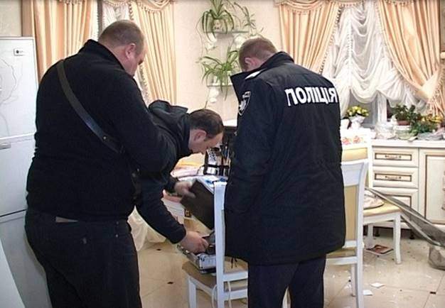 В Киеве пять грабителей обчистили квартиру