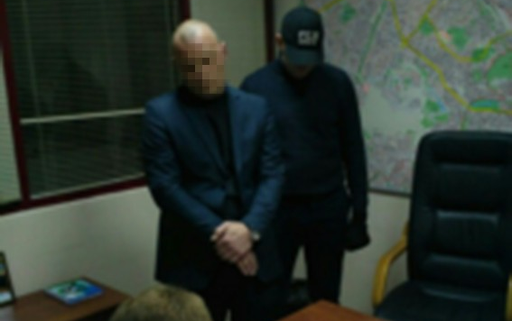 Скандал: киевского чиновника-рекетира поймали с поличным. Фото