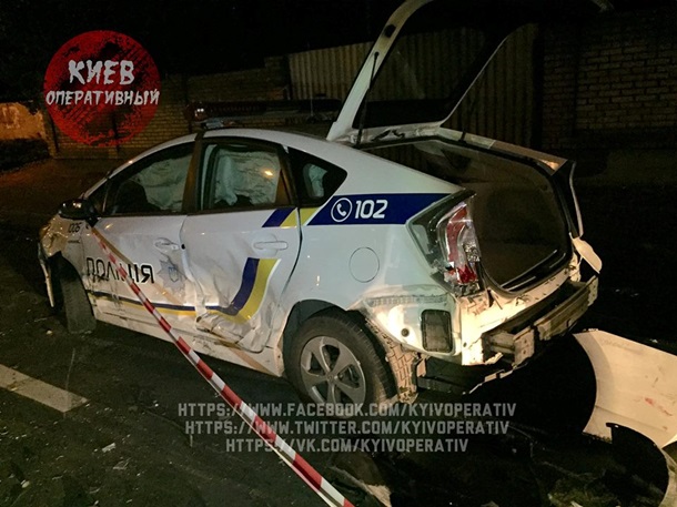В Киеве сын нардепа разбил два автомобиля, среди которых авто полиции. Видео